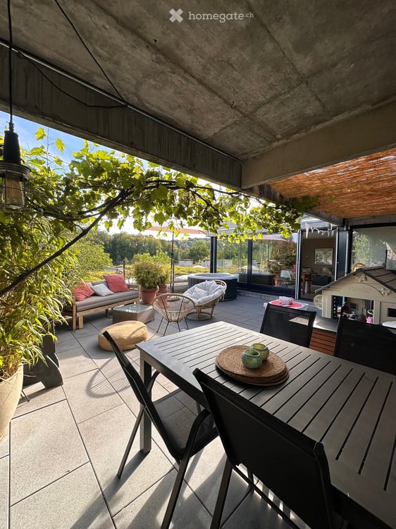Traumhafte 4.5-Zimmer-Maisonette mit Terrasse & Aareblick – Hobbyraum, Hallenbad & Sauna