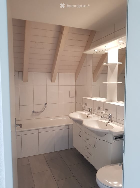 Wohnen mit Stil und Freiraum – Grosszügige 4.5-Zimmer-Maisonette im Herzen von Wahlen 9