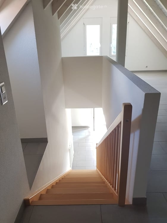 Wohnen mit Stil und Freiraum – Grosszügige 4.5-Zimmer-Maisonette im Herzen von Wahlen