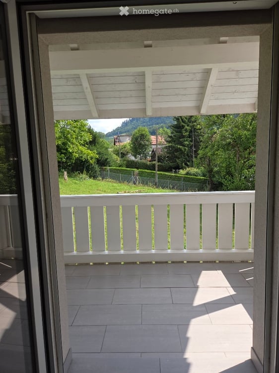 Wohnen mit Stil und Freiraum – Grosszügige 4.5-Zimmer-Maisonette im Herzen von Wahlen 10