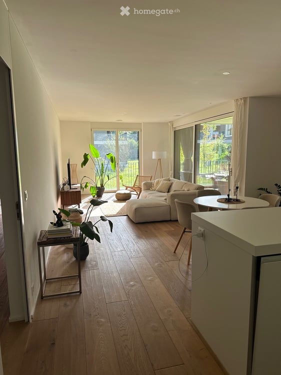 Stilvolle 3.5-Zimmer-Wohnung an ruhiger Lage in Wollerau zu vermieten 2