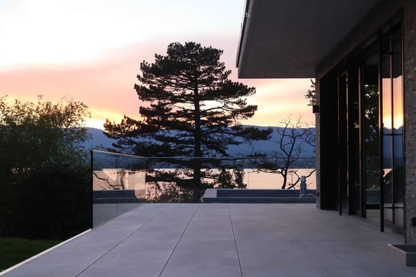 VILLA CONTEMPORAINE TERRASSEE - VUE LAC A DEUX PAS DE LA PLAGE 2