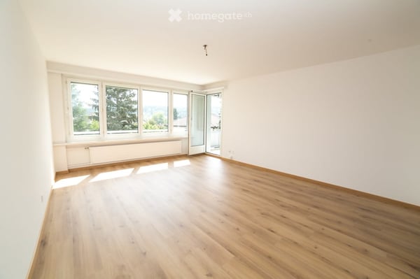 Charmante 4.5-Zimmer-Wohnung mit Balkon und schöner Aussicht in Ramsen 2