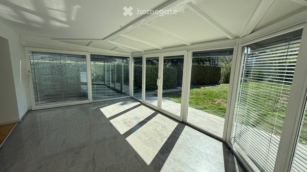 Helle 4.5-Zimmer-Wohnung mit Gartensitzplatz in Uetikon am See 2