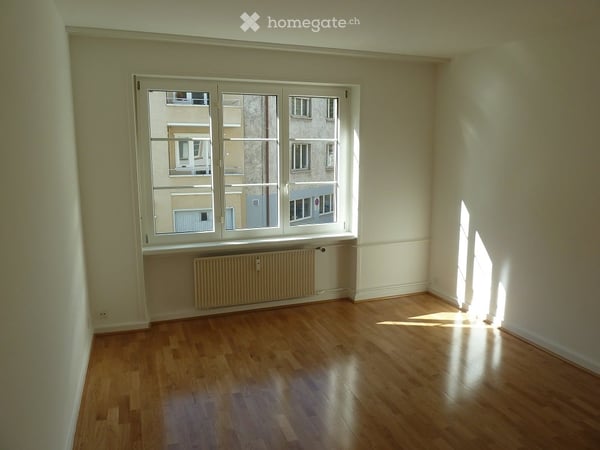 Charmante 2-Zimmer-Altbauwohnung mit Balkon in Basel 2