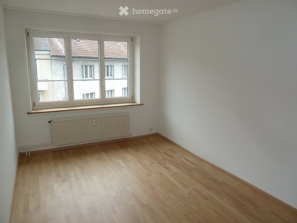 Charmante 2-Zimmer-Altbauwohnung mit Balkon in Basel 3