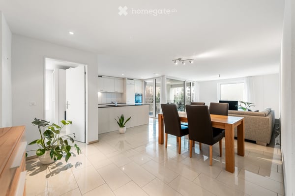 Helle 3.5-Zimmer-Wohnung mit Balkon und schöner Aussicht in Zürich-Friesenberg 6