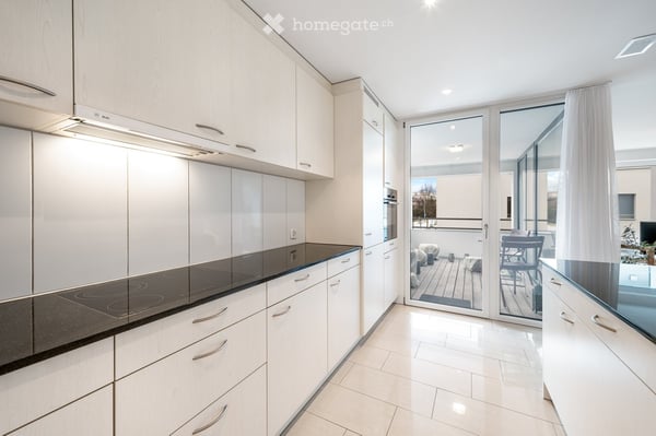 Helle 3.5-Zimmer-Wohnung mit Balkon und schöner Aussicht in Zürich-Friesenberg 9