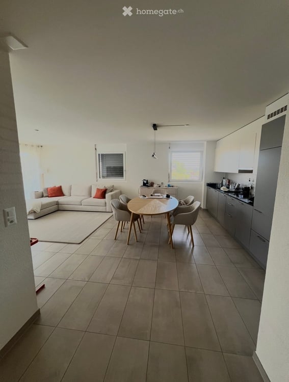 Charmant appartement de 2,5 pièces avec balcon à Gimel