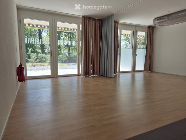 Helles und grosszügiges 1-Zimmer-Atelier mit eigener Küche und Dusche – per sofort 2