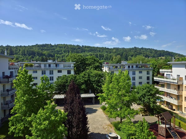 Seltene Gelegenheit in Regensdorf, beste Lage, grosse Terrasse und top Aussicht im 4. OG