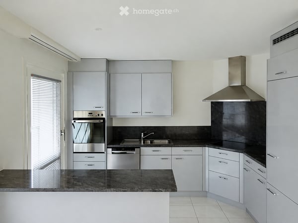 Seltene Gelegenheit in Regensdorf, beste Lage, grosse Terrasse und top Aussicht im 4. OG 4