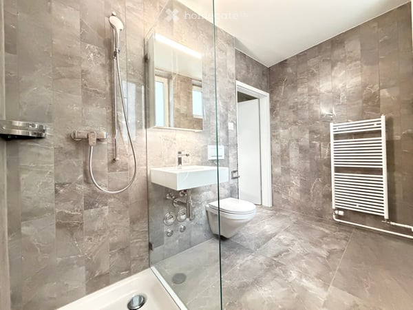 Neu renovierte, repräsentative Wohnung an ruhiger Lage in Zürich-West 4