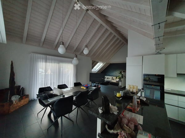 Exklusive, grosszügige 3.5 Zi.-Dachgeschosswohnung in Flums 2