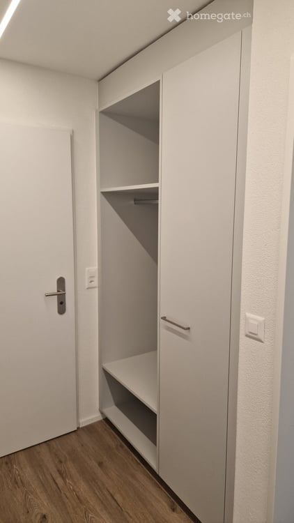 Erstvermietung grosszügiger kernsanierter 2.5-Zimmer-Wohnung im 1. Obergeschoss 10