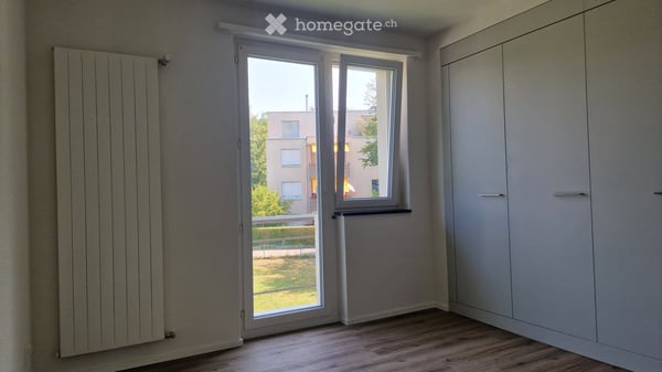 Erstvermietung grosszügiger kernsanierter 2.5-Zimmer-Wohnung im 1. Obergeschoss 5