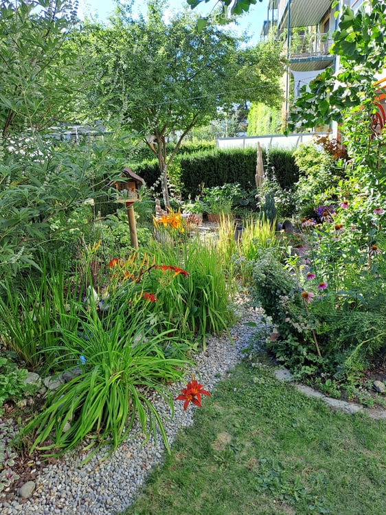 Charmante 2.5-Zimmer-Gartenwohnung in Bülach mit hochwertiger Küche 3