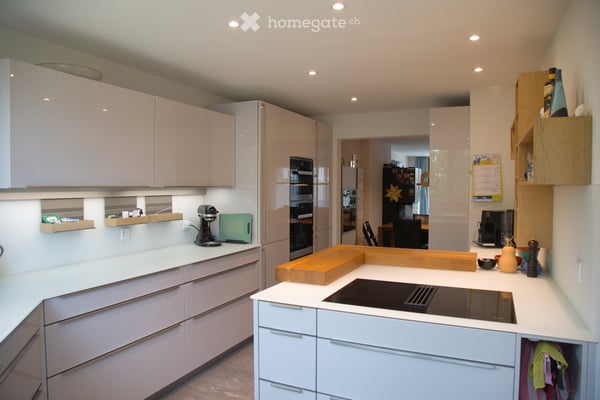 Moderne 5.5-Zimmer-Maisonette-Wohnung mit Reihenfamilienhaus-Charakter 4