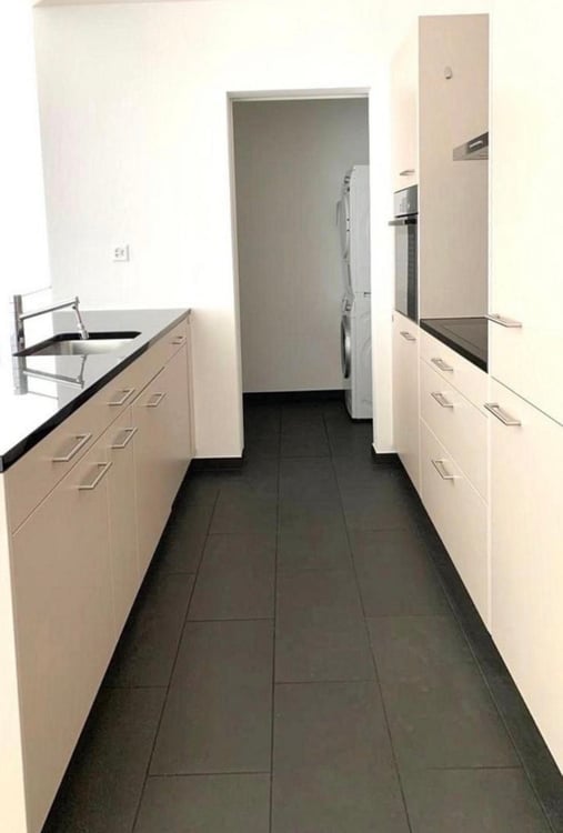 Helle 2.5-Zimmer-Wohnung mit Balkon in Oberhasli 1