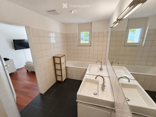 Grosszügige 5.5 Zimmer Wohnung mit Seeblick, Balkon, Hobbyraum und Keller in Erlenbach 11