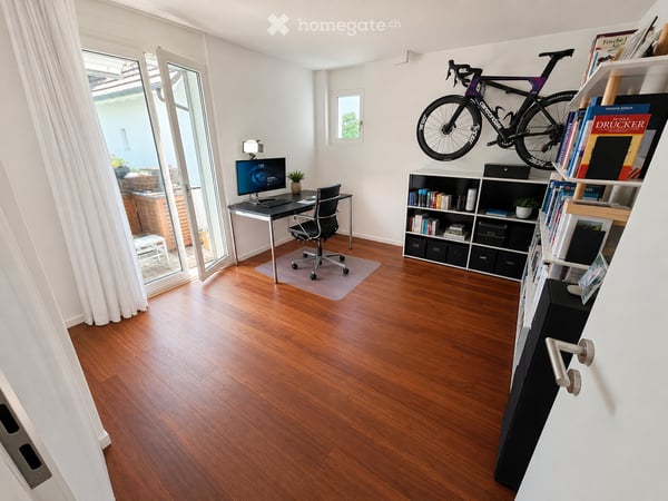 Grosszügige 5.5 Zimmer Wohnung mit Seeblick, Balkon, Hobbyraum und Keller in Erlenbach 15
