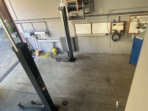 Geräumige Werkstatt mit Garage an der Alten Landstrasse in Pieterlen 7