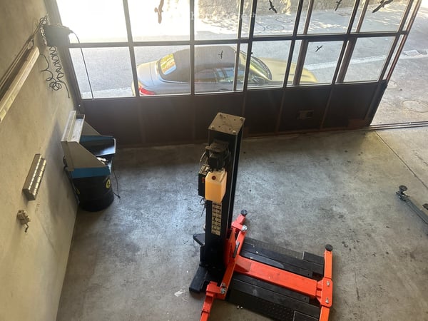 Geräumige Werkstatt mit Garage an der Alten Landstrasse in Pieterlen 6