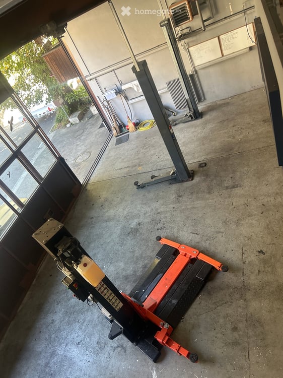 Geräumige Werkstatt mit Garage an der Alten Landstrasse in Pieterlen 5
