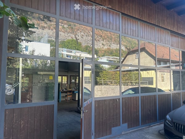 Geräumige Werkstatt mit Garage an der Alten Landstrasse in Pieterlen 1