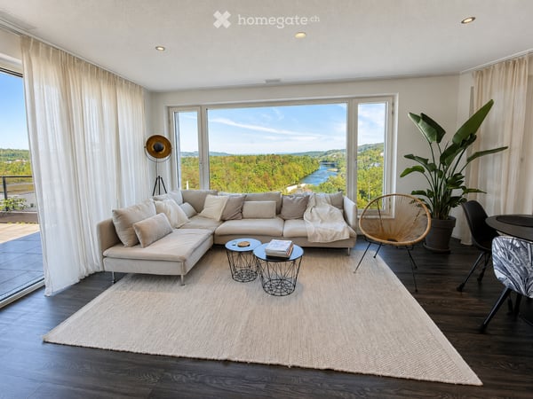 Helle 3.5-Zimmer-Dachwohnung mit 80 m² Dachterrasse in Bremgarten