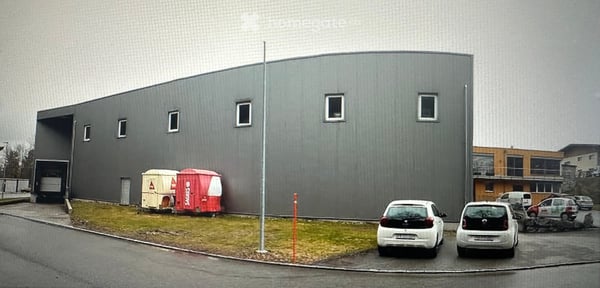 Entrepôt et bureaux de 1'300 m² à louer ou à vendre – Attalens 3