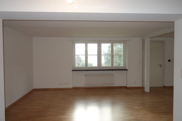 Schöne 2.5-Zimmer-Wohnung an absolut ruhiger Lage in Herrliberg mit Seeblick. 6