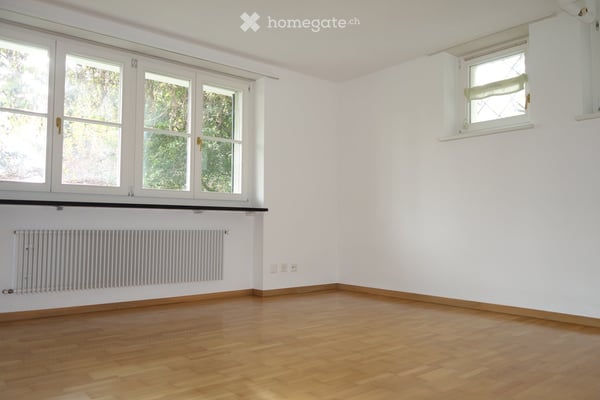 Schöne 2.5-Zimmer-Wohnung an absolut ruhiger Lage in Herrliberg mit Seeblick. 12