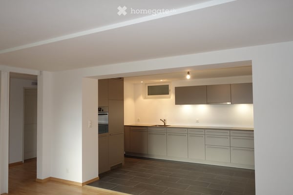 Schöne 2.5-Zimmer-Wohnung an absolut ruhiger Lage in Herrliberg mit Seeblick. 4