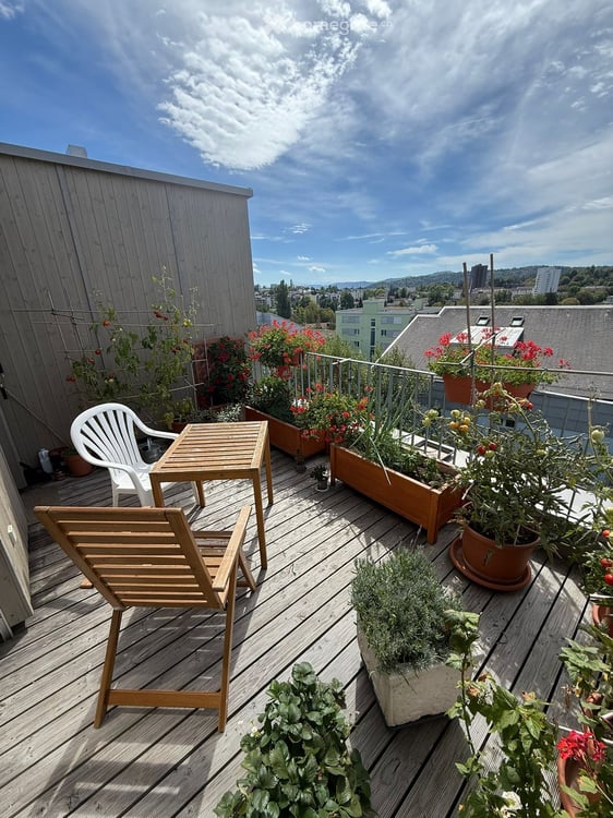 Charmante 2.5-Zimmer-Dachwohnung mit 2 grossen Terrassen