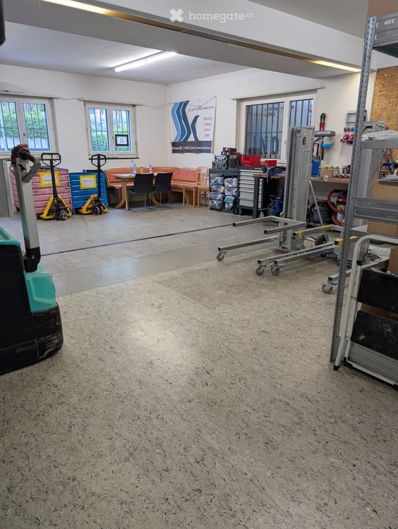 Gewerbeflächen mit 3 PP und Hebebühne 6