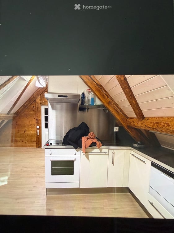 Charmante 1-Zimmer-Dachgeschosswohnung mit Balkon in Deisswil b. Münchenbuchsee 2