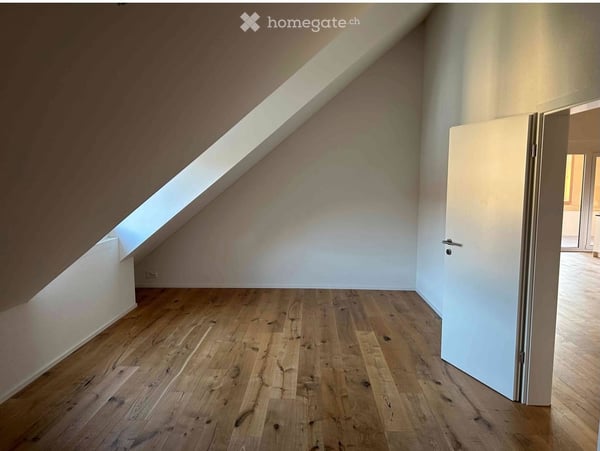 Nachmieter gesucht: 2.5-Zimmer-Dachwohnung mit grossem Balkon in Schupfart 5
