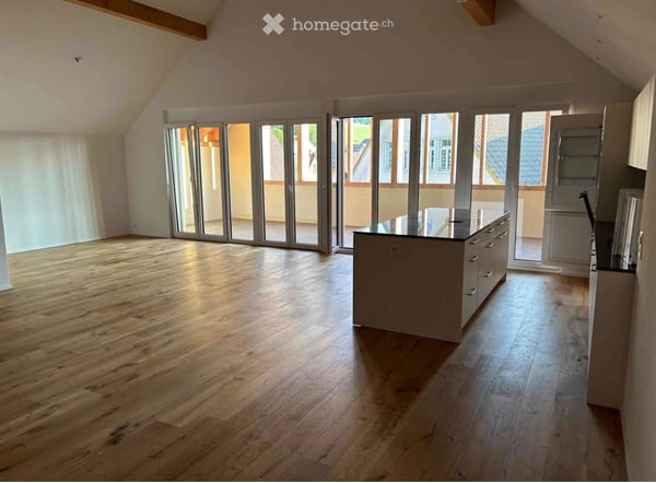 Nachmieter gesucht: 2.5-Zimmer-Dachwohnung mit grossem Balkon in Schupfart 2