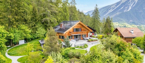 Sonnenverwöhntes 5.5-Zi-Chalet in Alvaneu Dorf – kernsaniert 2021, Bergblick