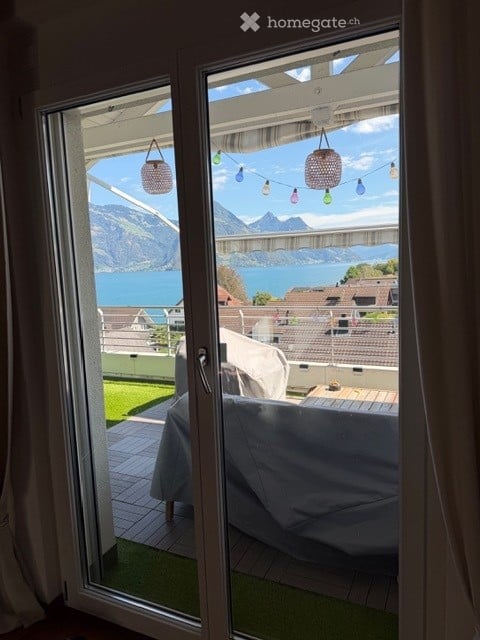 zügige 5.5-Zimmer-Maisonette-Wohnung mit Bergblick in Buochs 3