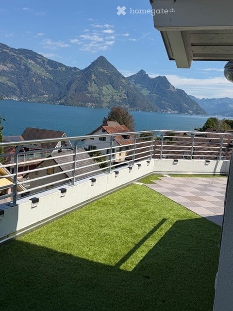 zügige 5.5-Zimmer-Maisonette-Wohnung mit Bergblick in Buochs