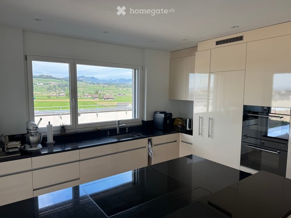 BEFRISTET - Grosszügige 5.5-Zimmer-Dachwohnung mit Panoramablick in Siebnen 4