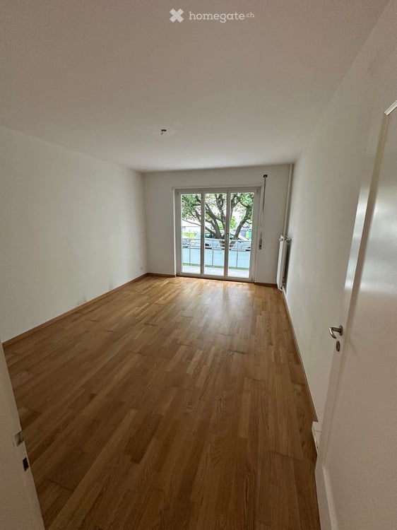 Bright 2.5-Room Apartment with Balcony in Zürich-Wollishofen – Available Mid-September 2