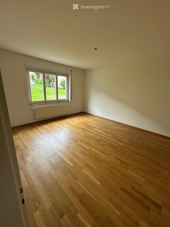 Bright 2.5-Room Apartment with Balcony in Zürich-Wollishofen – Available Mid-September 1