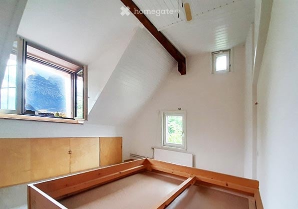Grosszügiges und charmantes 6.5-Zimmer-Doppeleinfamilienhaus an der Oberdorfstrasse in Mollis 9