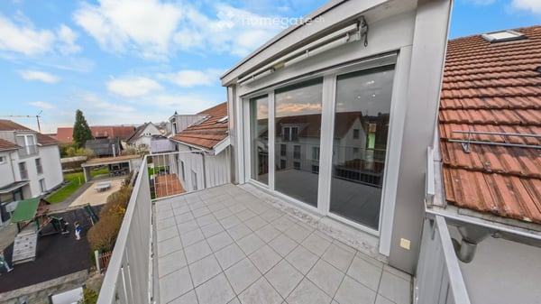 Exklusive 3.5-Zimmer-Dachwohnung mit viel Tageslicht und Hobbyraum 9