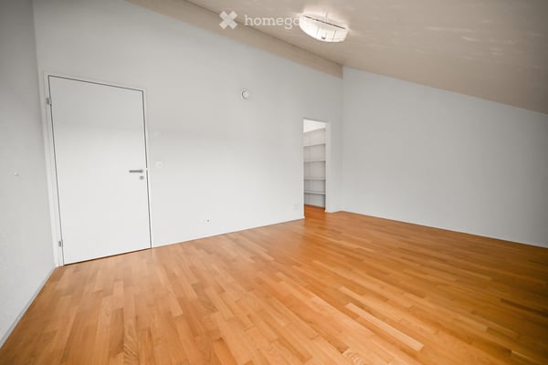 Exklusive 3.5-Zimmer-Dachwohnung mit viel Tageslicht und Hobbyraum 3