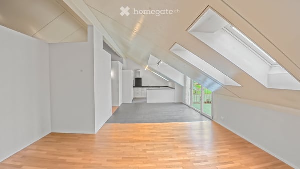 Exklusive 3.5-Zimmer-Dachwohnung mit viel Tageslicht und Hobbyraum 2