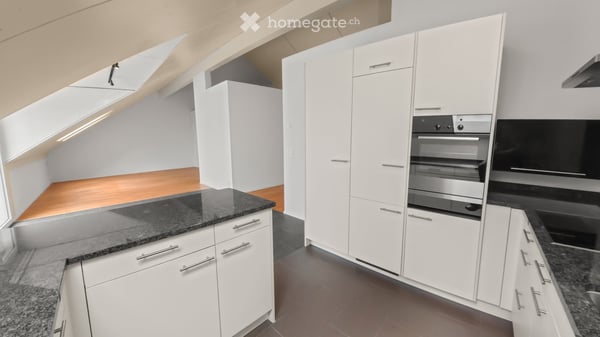 Exklusive 3.5-Zimmer-Dachwohnung mit viel Tageslicht und Hobbyraum